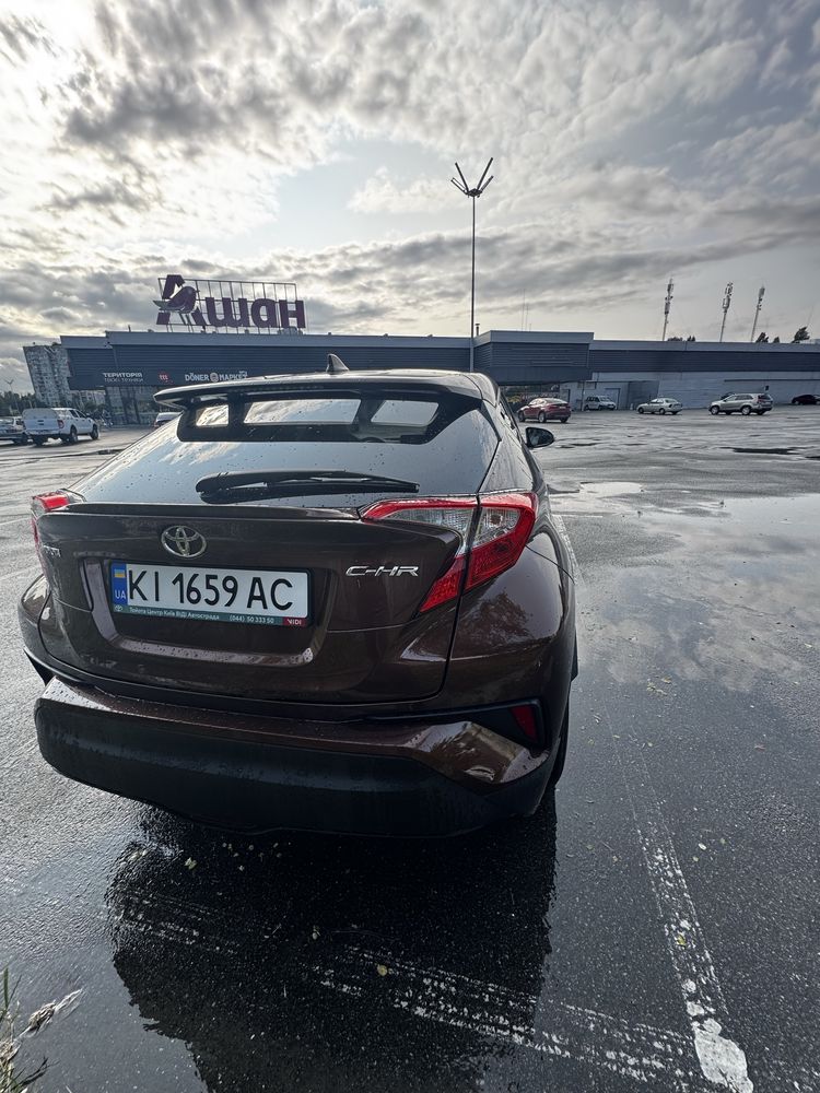 Toyota CH-R коричнева