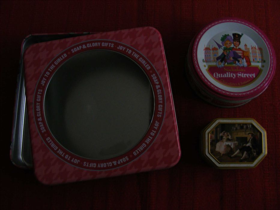 3 caixas inglesas em metal em bom estado - diversos tamanhos