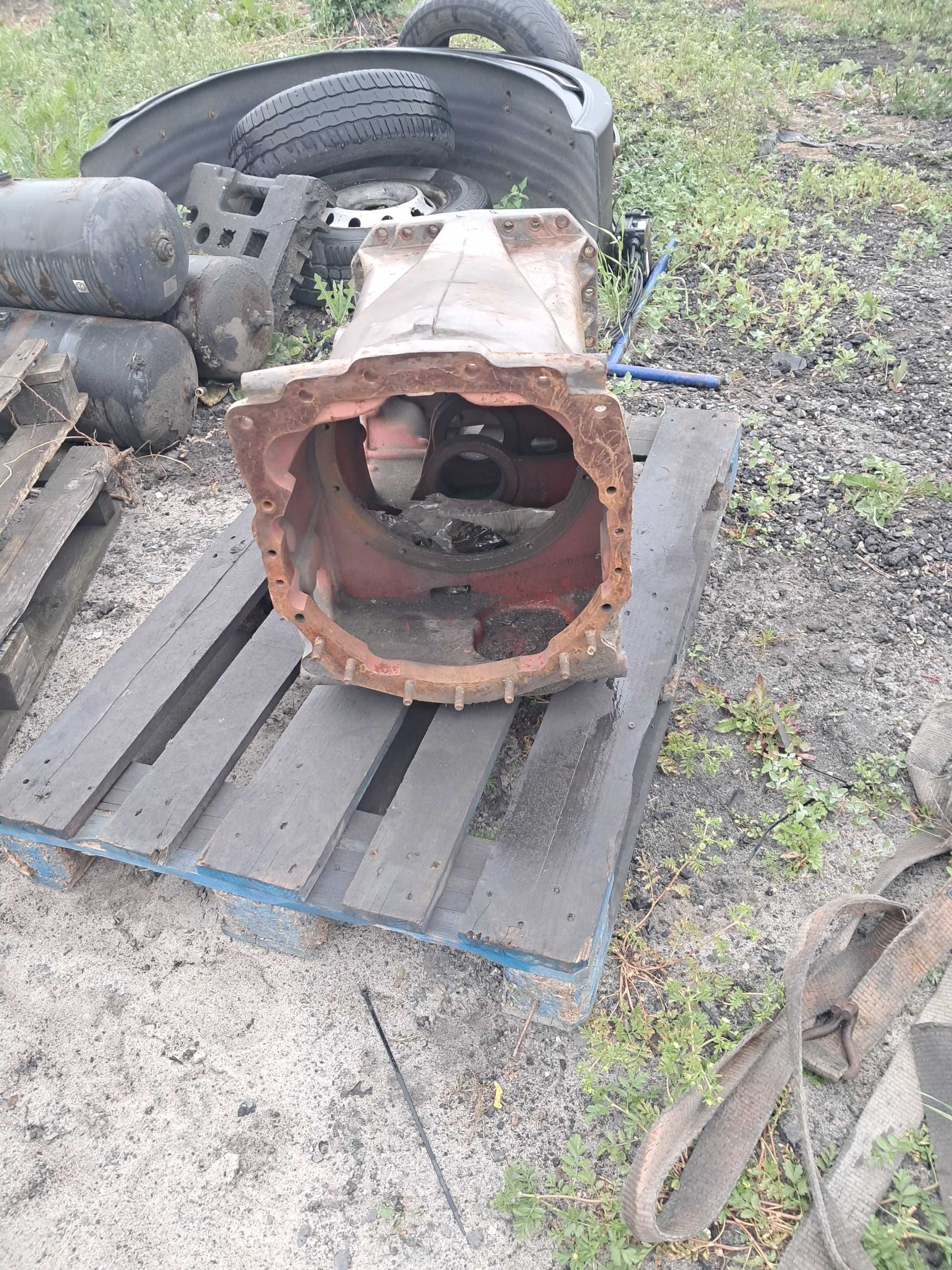 Obudowa skrzyni MF 8140.8150