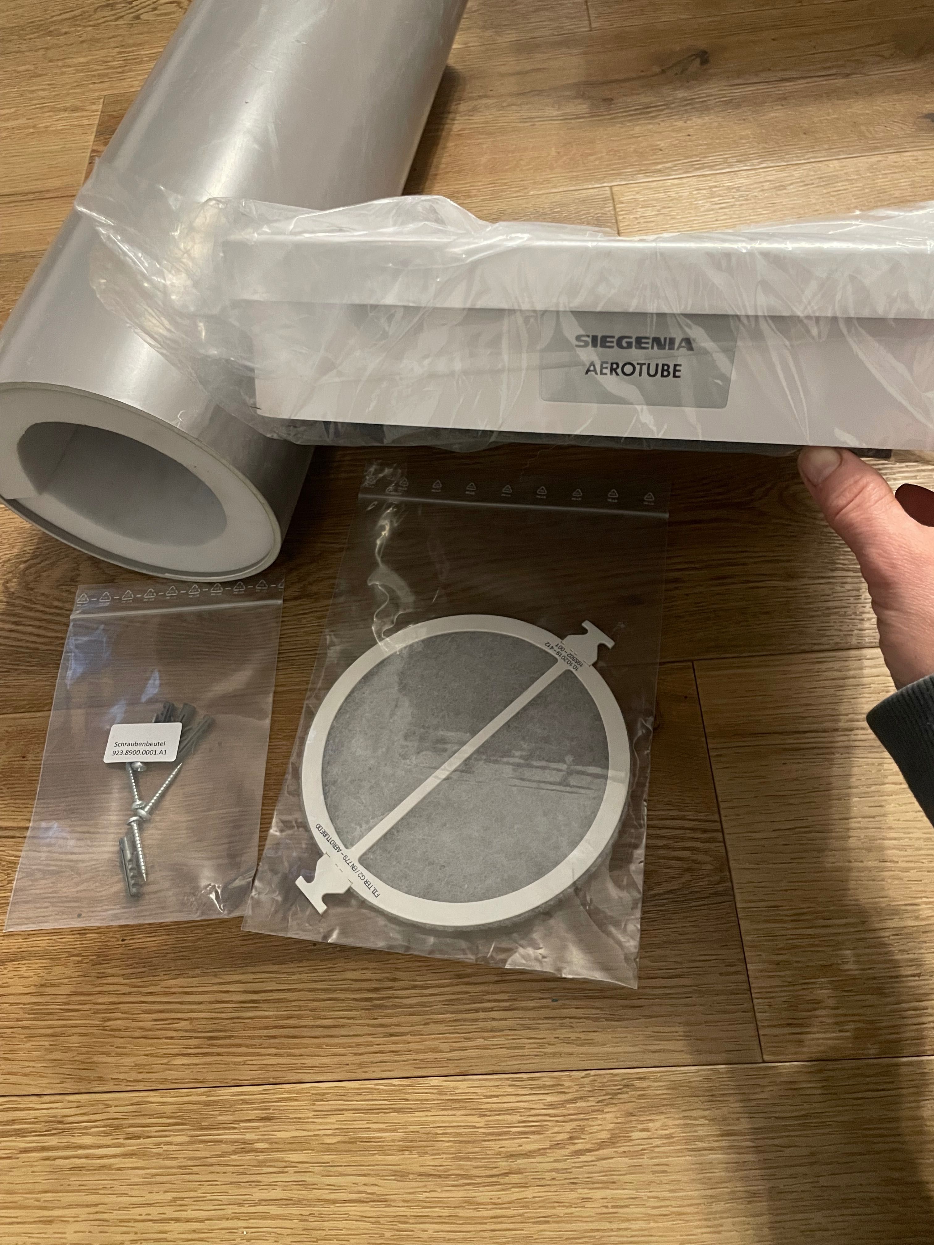 Nawiewnik scienny SIEGENIA AEROTUBE  . Model DD