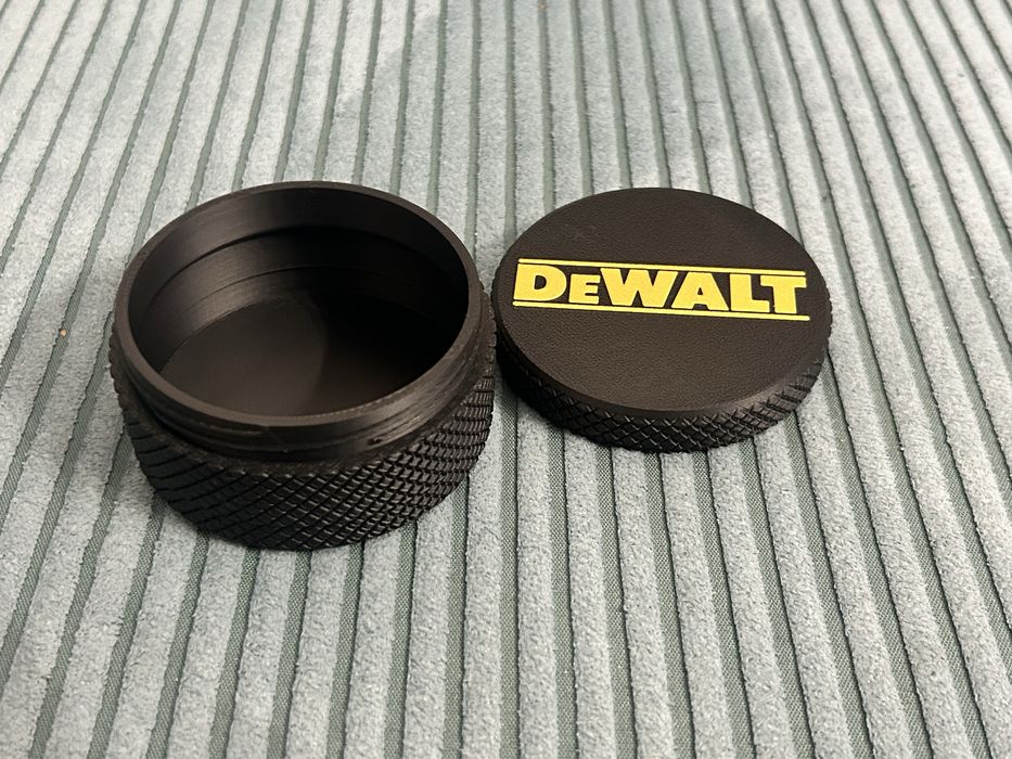 OKAZJA! Pudełko Dewalt – twarde, zakręcane, średnica 8 cm