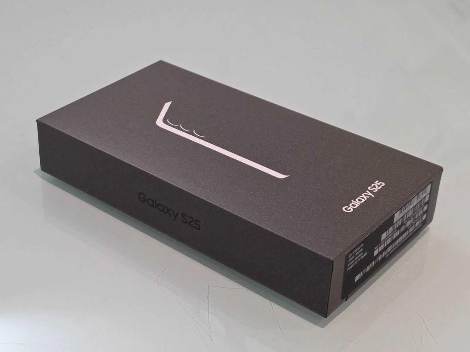 Nowy Samsung Galaxy S25 128GB srebrny 2 Lata gwarancji