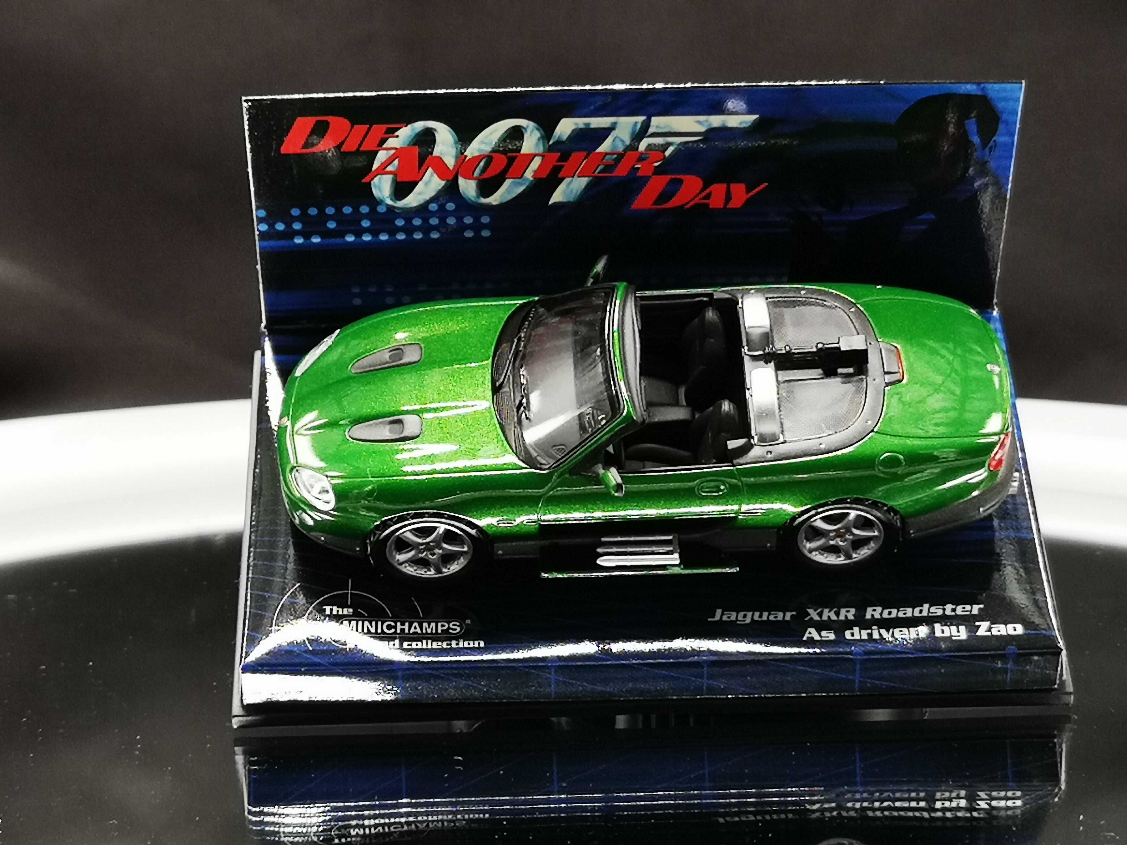 Linda miniatura Jaguar XKR Roadster Minichamps Bond Collection  1/43