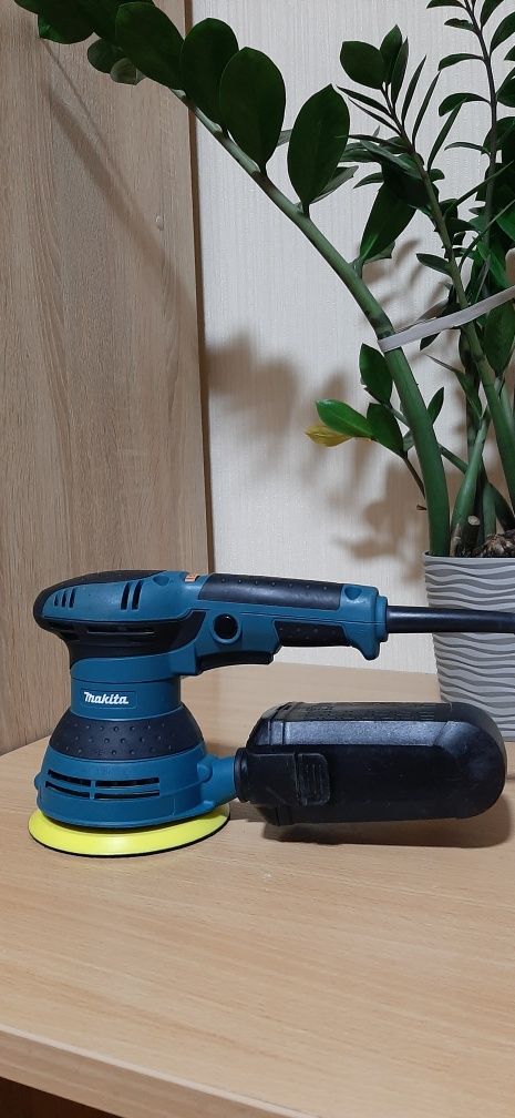 Продам шліфмашинку  ексцентрика Makita