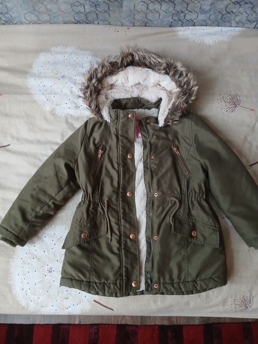 Парка на штучному хутрі на дівчинку