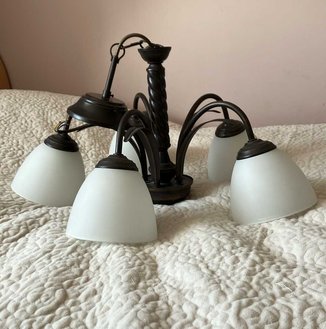 Lampa sufitowa do salonu