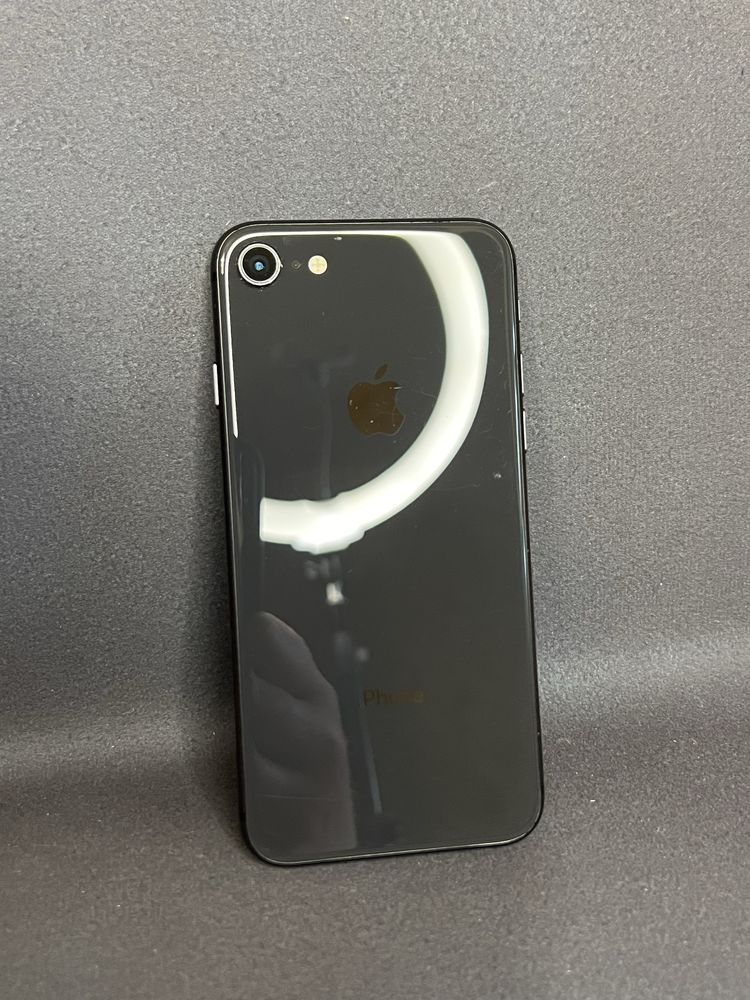 iPhone 8/64Gb Отличное состояние!