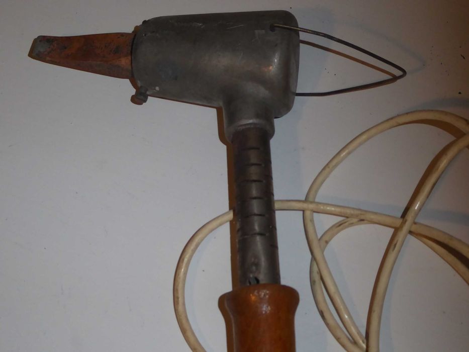 LUTOWNICA KOLBOWA  Drewnianym uchwytem, Sprawna, Wroc