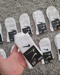 6 czarnych 1 biale skarpety Nike