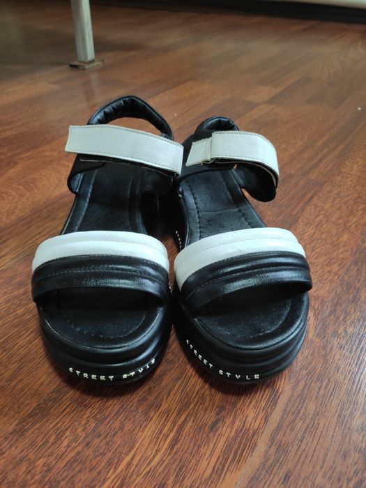 Продам кожаные сандали