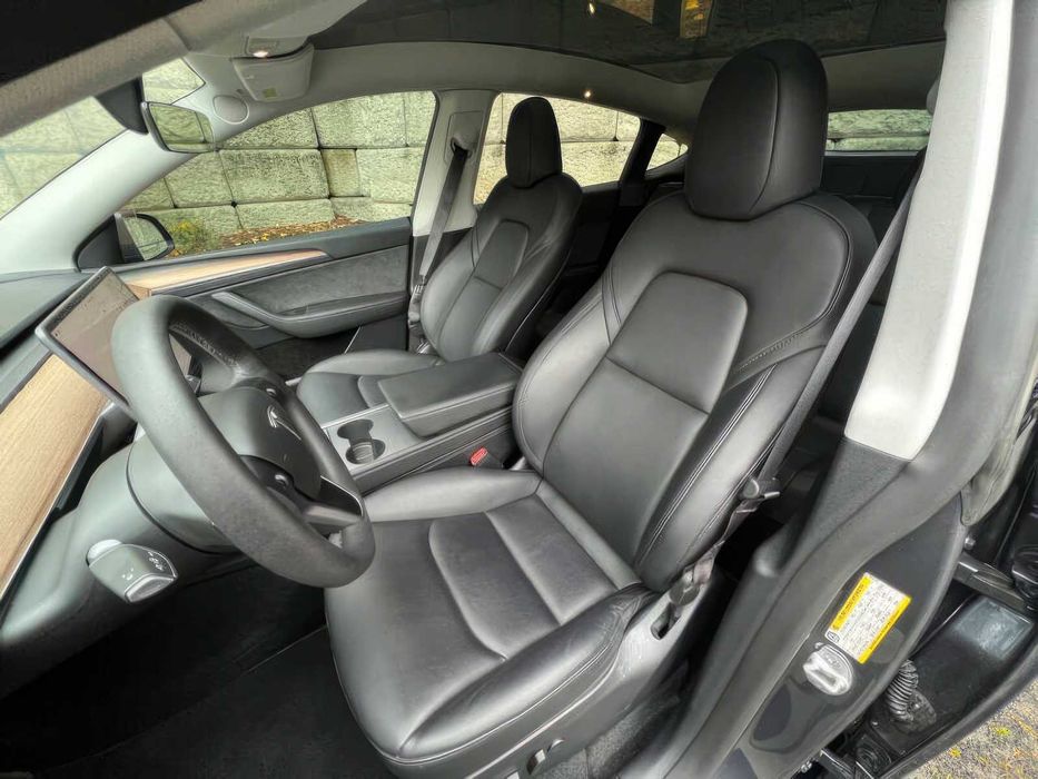 Tesla Model Y      2023