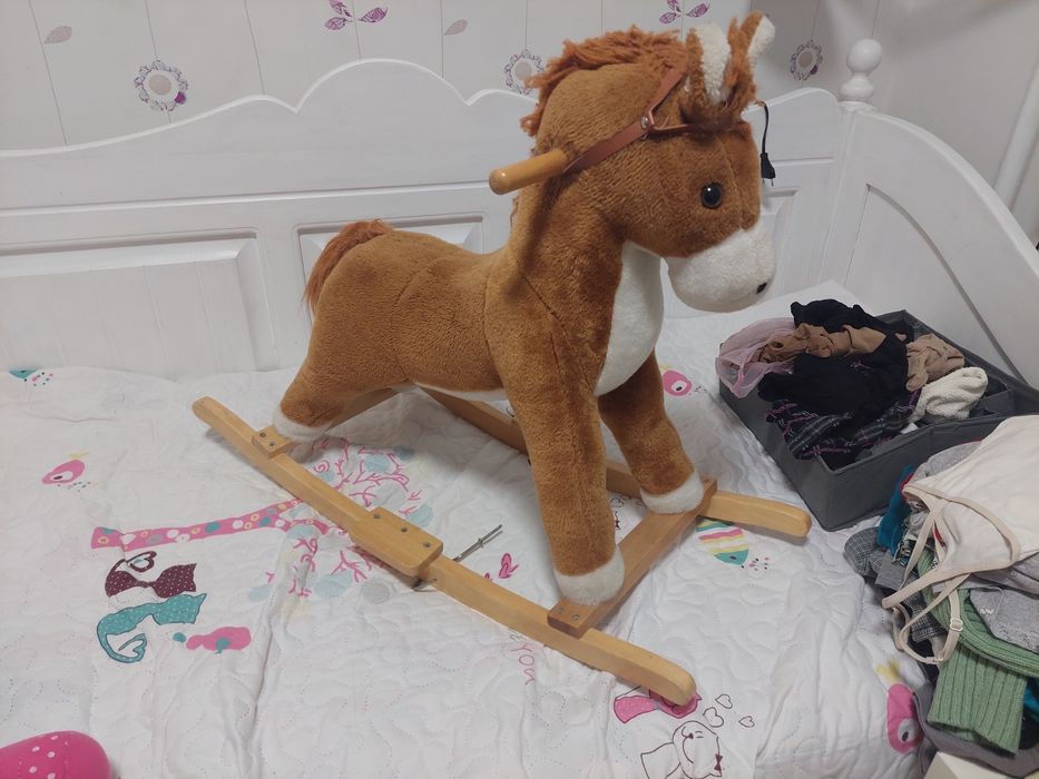 Дитячий коник-гойдалка