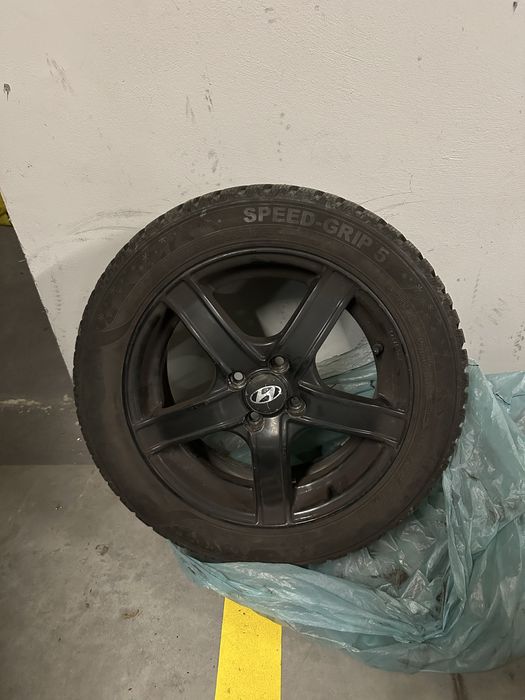 Alufelgi Hyundai R16 z oponami zimowymi