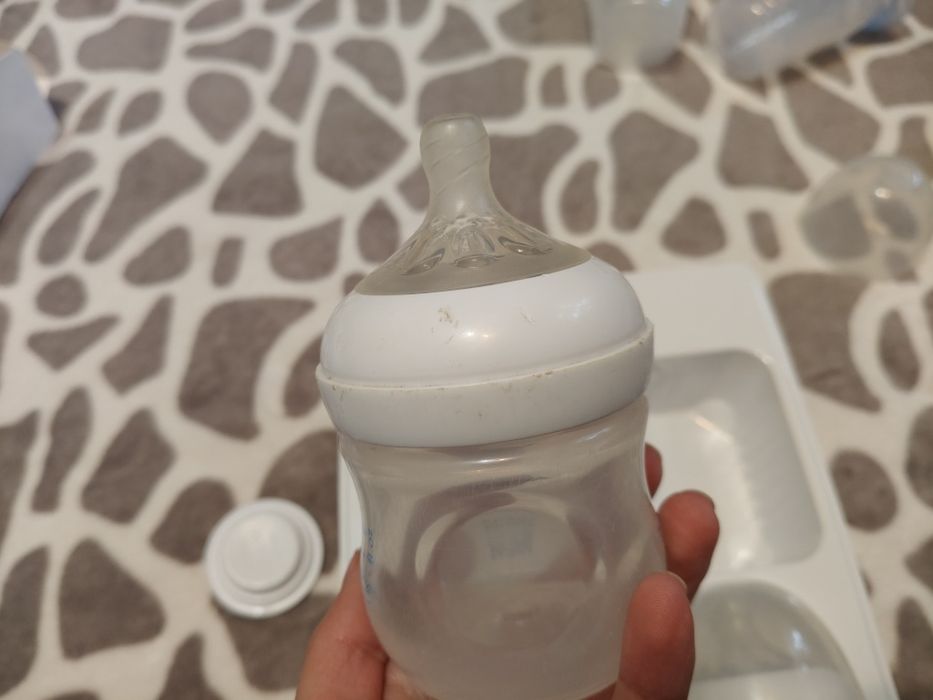 Молоковідсмоктувач + контейнери для зберігання молока