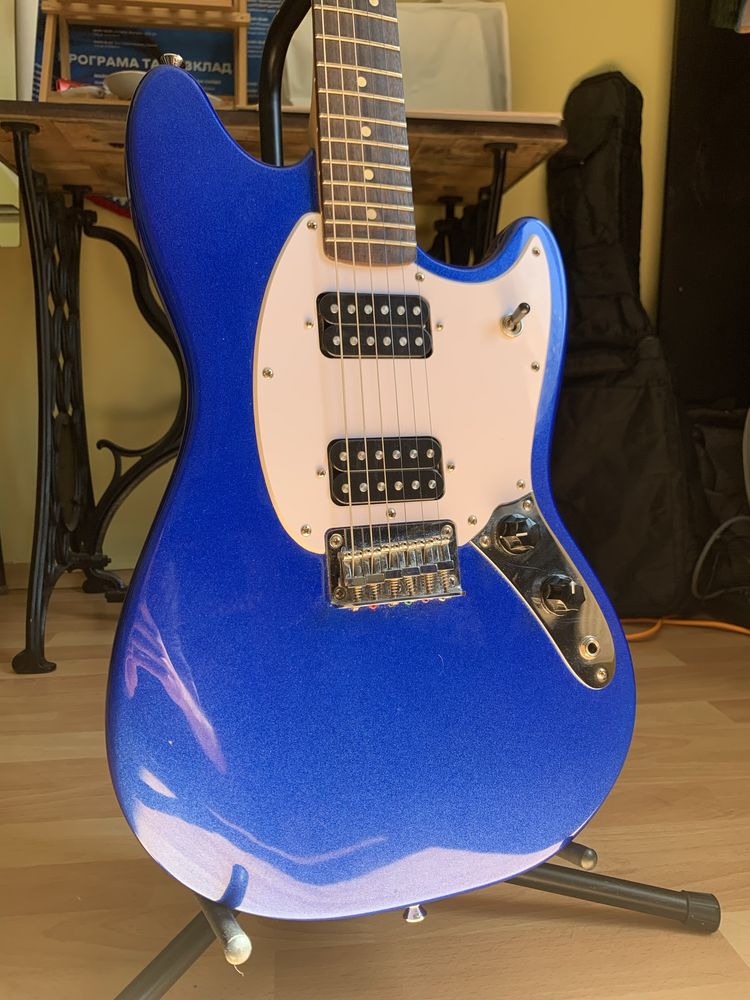 Squier Mustang by Fender 2023 (sparkle blue)