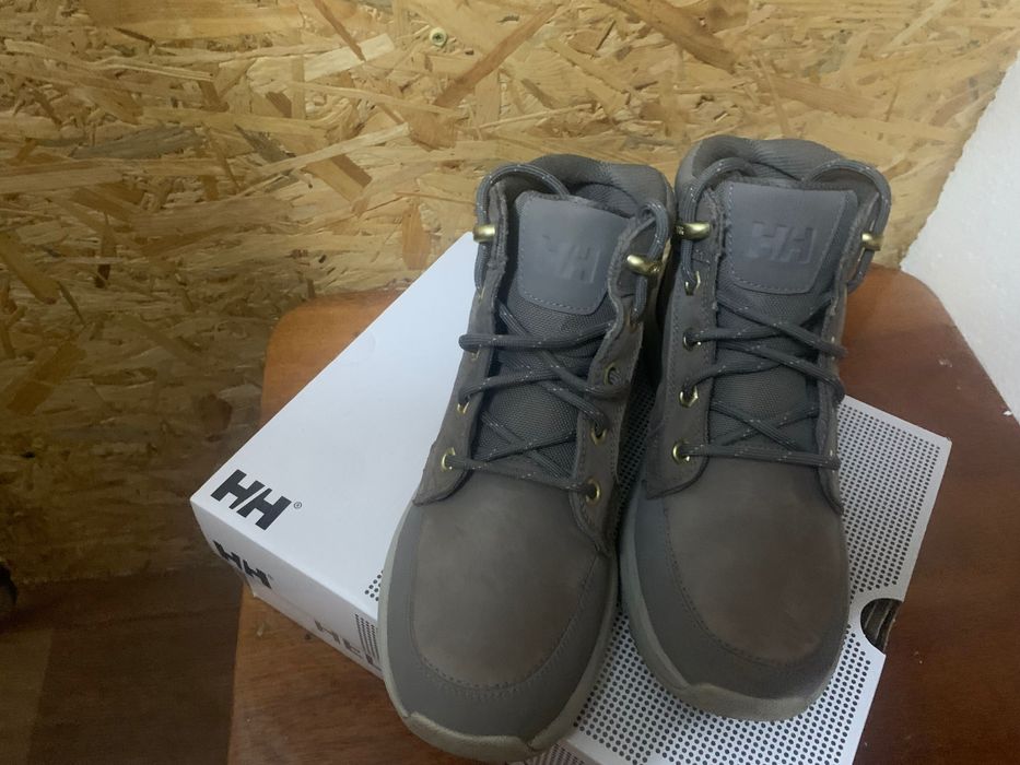 Продам зимові водонепроникні черевики  унісекс 40 р фірми НН