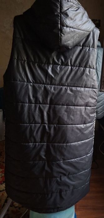 Жилетка жіноча в гарному стані