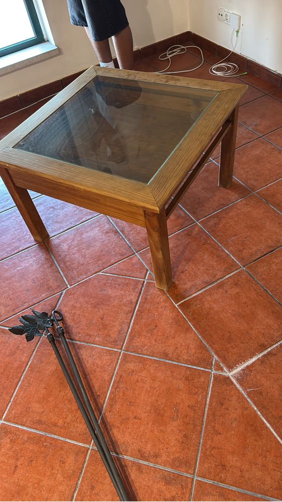 Vendo moveis em madeira maciça