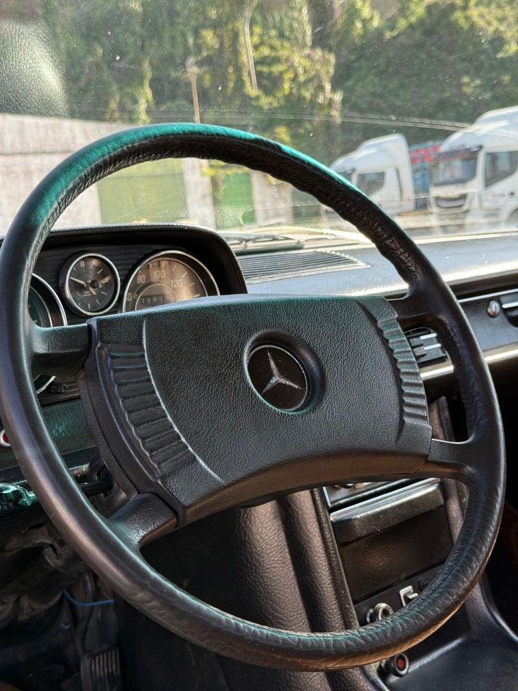 MERCEDES 220/8 1973