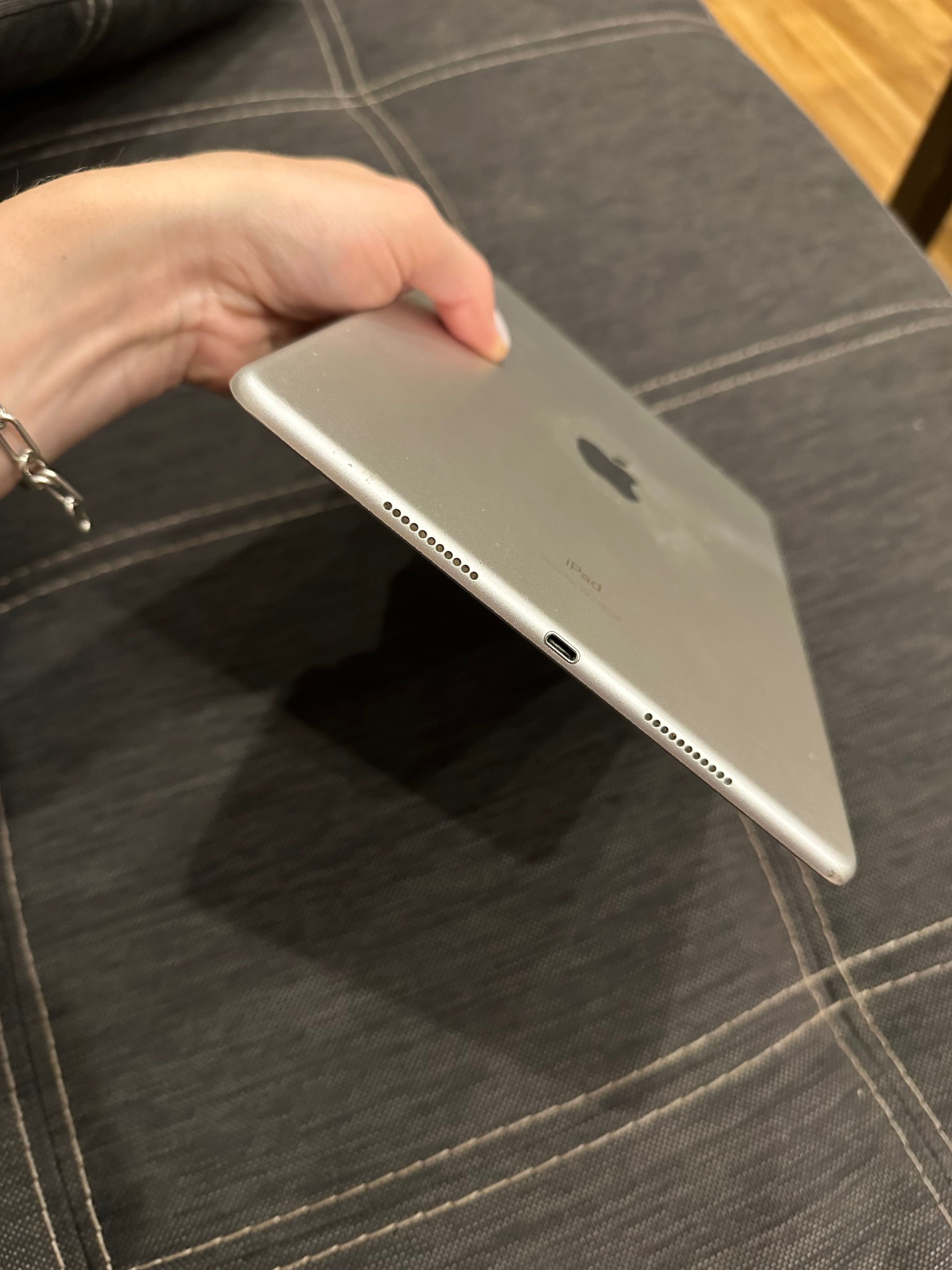 Продам планшет Apple iPad Air 3 256 Gb в гарному станi