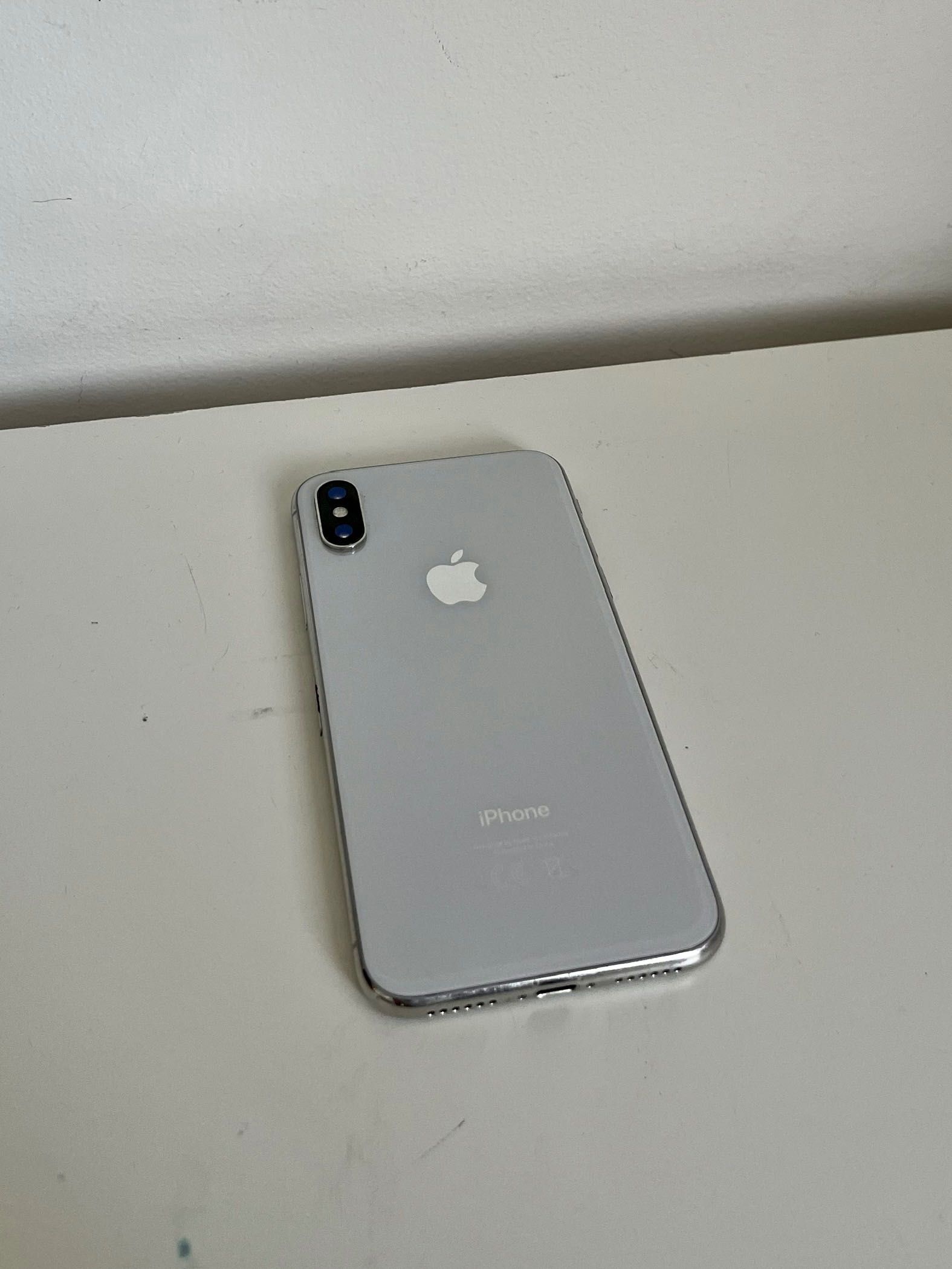 iPhone X biało-srebrny