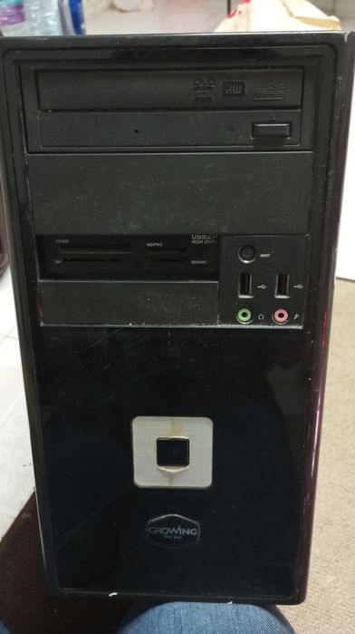 PC antigo para peças.
