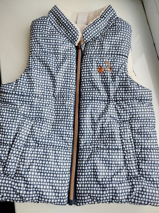 Безрукавка для дівчинки 98 розмір