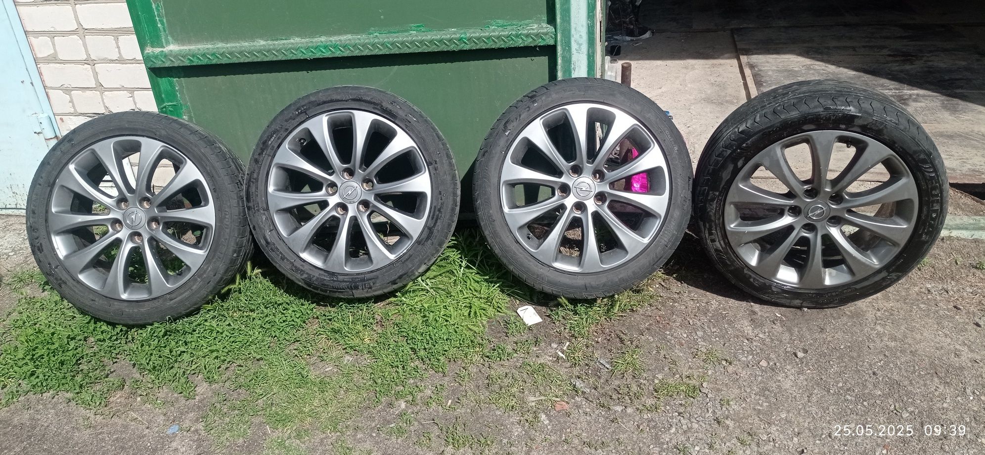 Продам Диски с резиной на  Opel R17 5х110