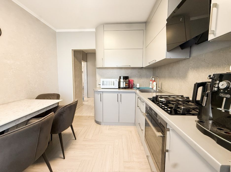 Продаж 2к квартири вул. І.Зріні