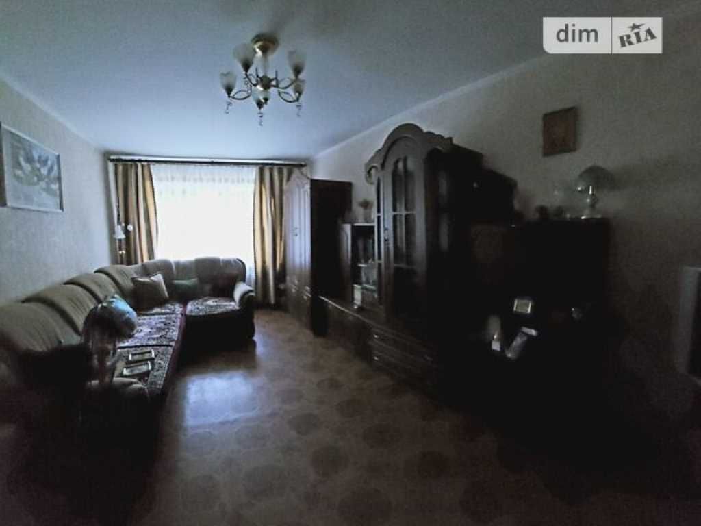 Продається 3-кімнатна квартира, Алмазний, 1 поверх, цегла Код:19849