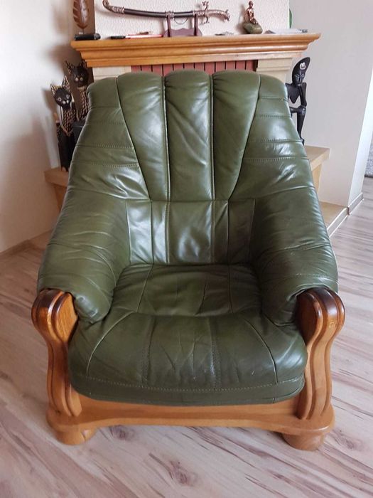 Skórzana Sofa z funkcją spania wraz z fotelami w kolorze zielonym