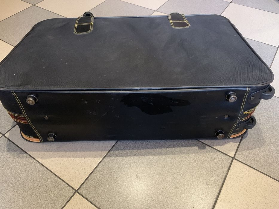 Дорожный чемодан