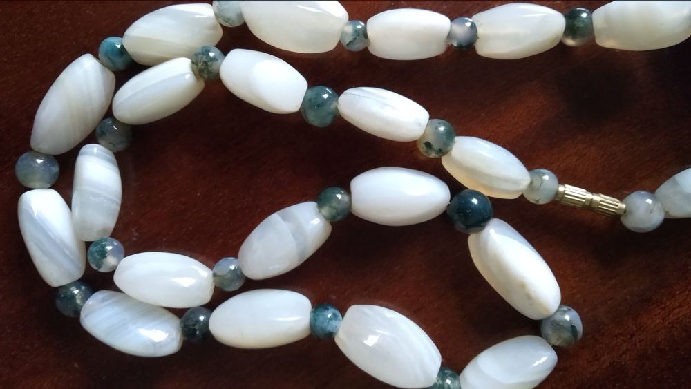 Бусы белый агат. Индия