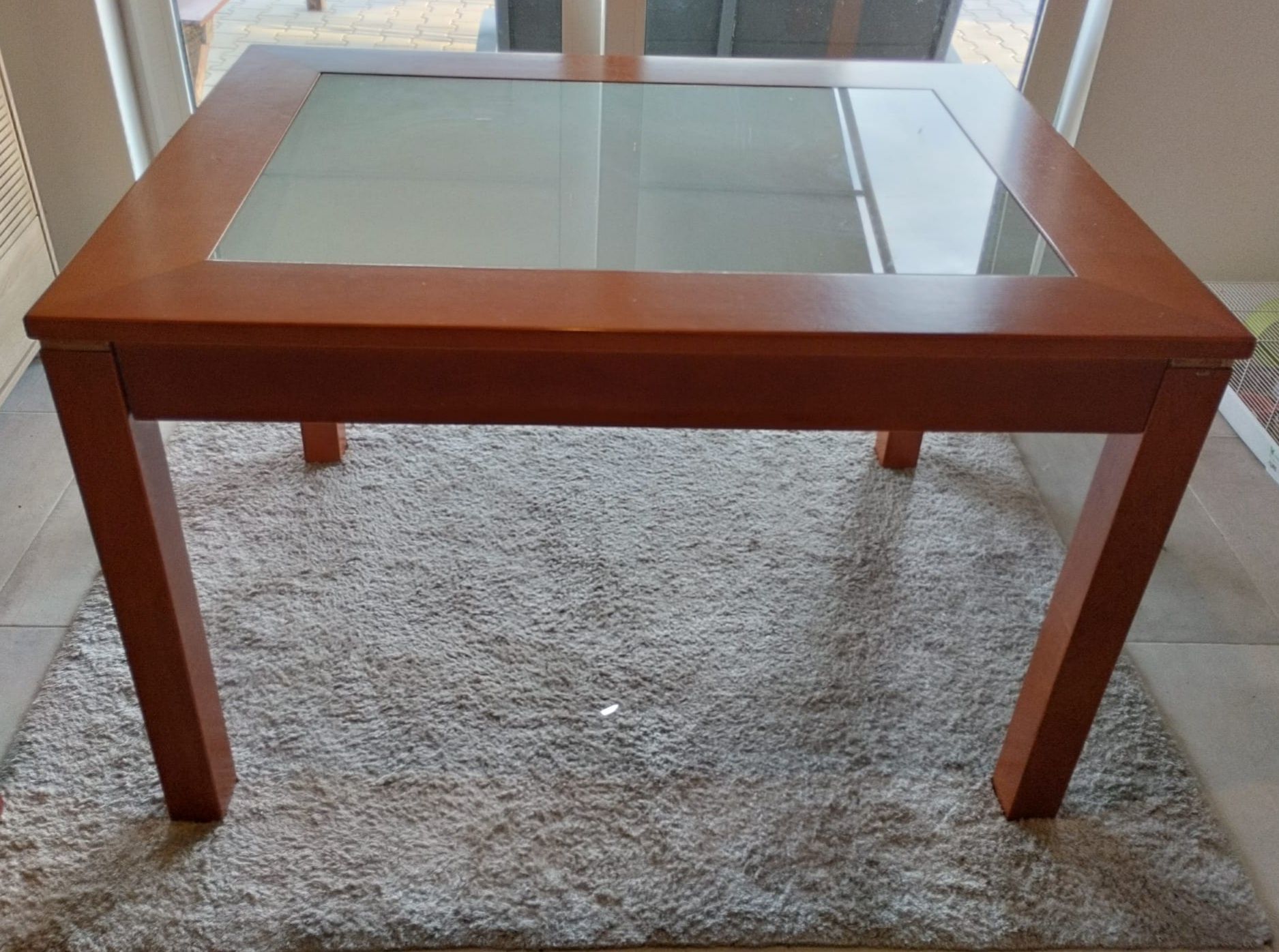 Vendo mesa com cadeiras