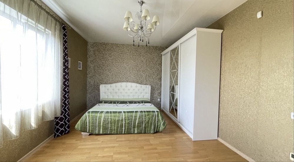 Продаю Дім Гора вул. Сонячна є басейн, баня, гараж, навіс. Все Працює!