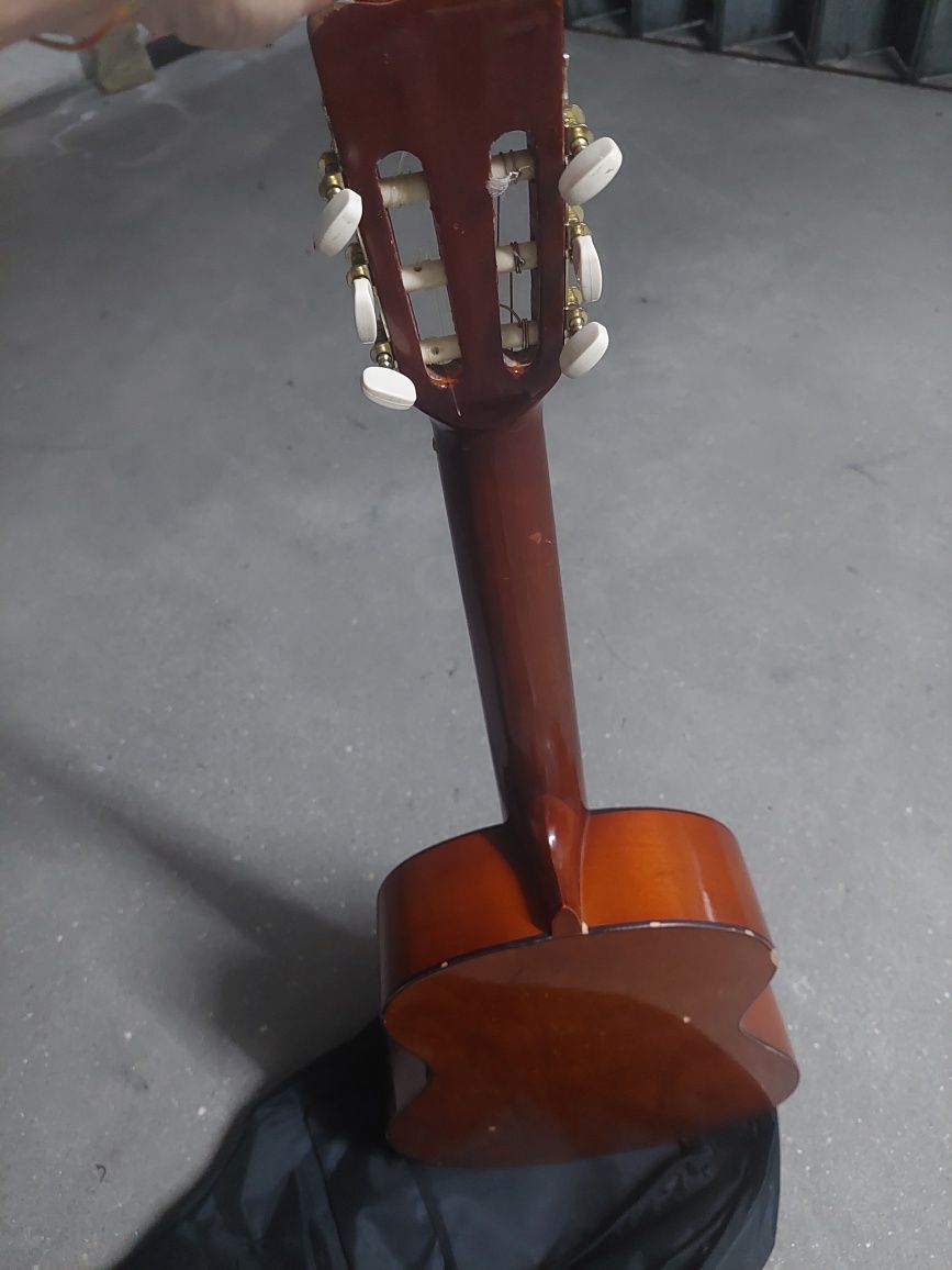 Viola usada em bom estado