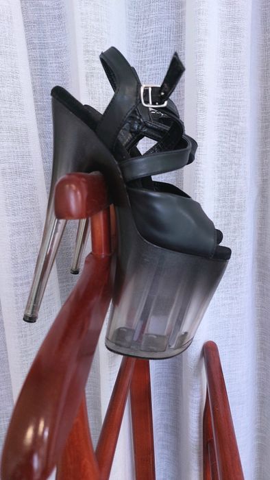 Стрипы б/у Pleaser 3ки размер 6( 36)