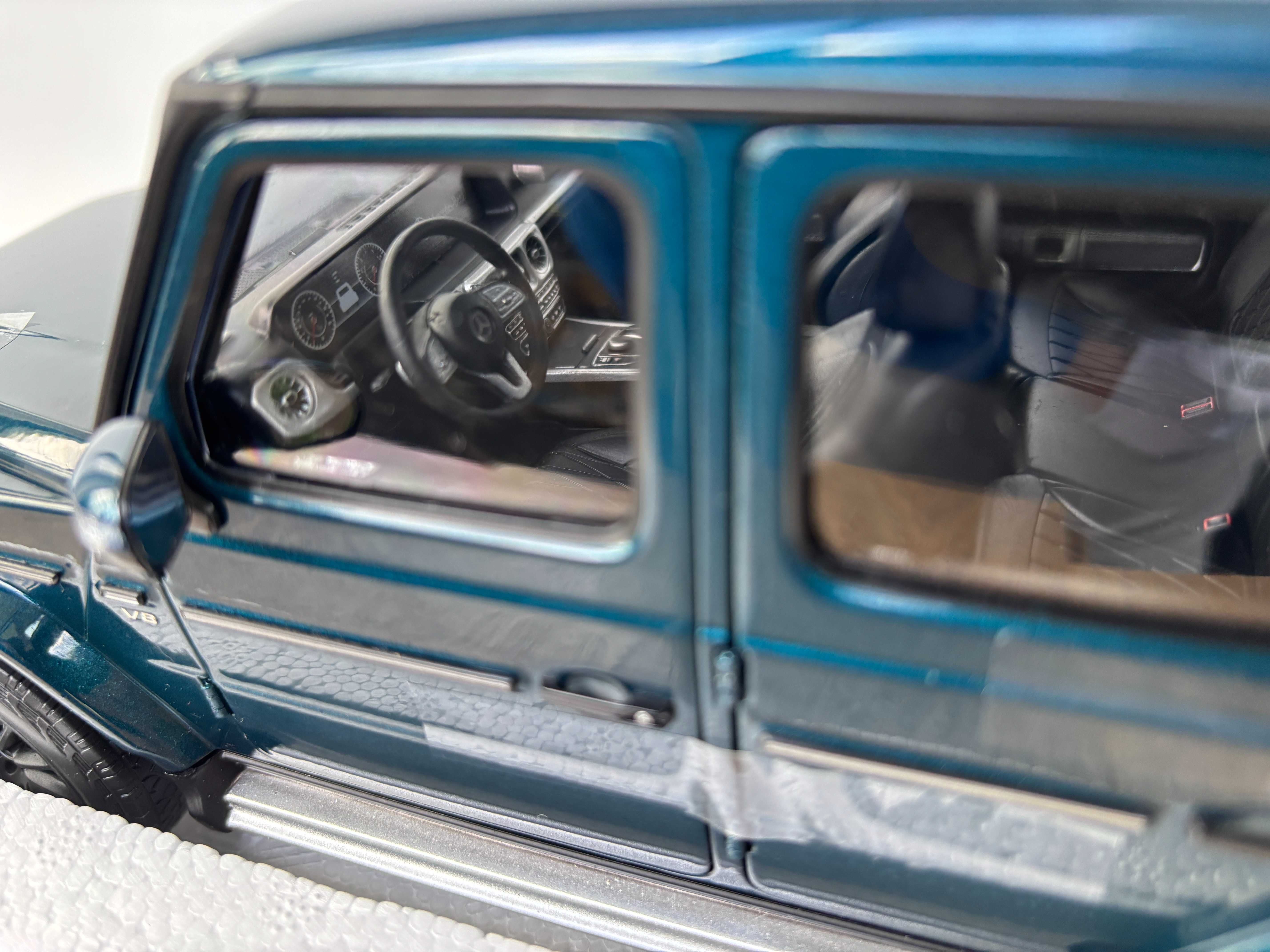 Mercedes-Benz G-Class (W463) 2020 (Blue metallic) Minichamps 1:18