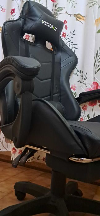 Cadeira NOVA 155graus de inclinação e com apoio para os pés.