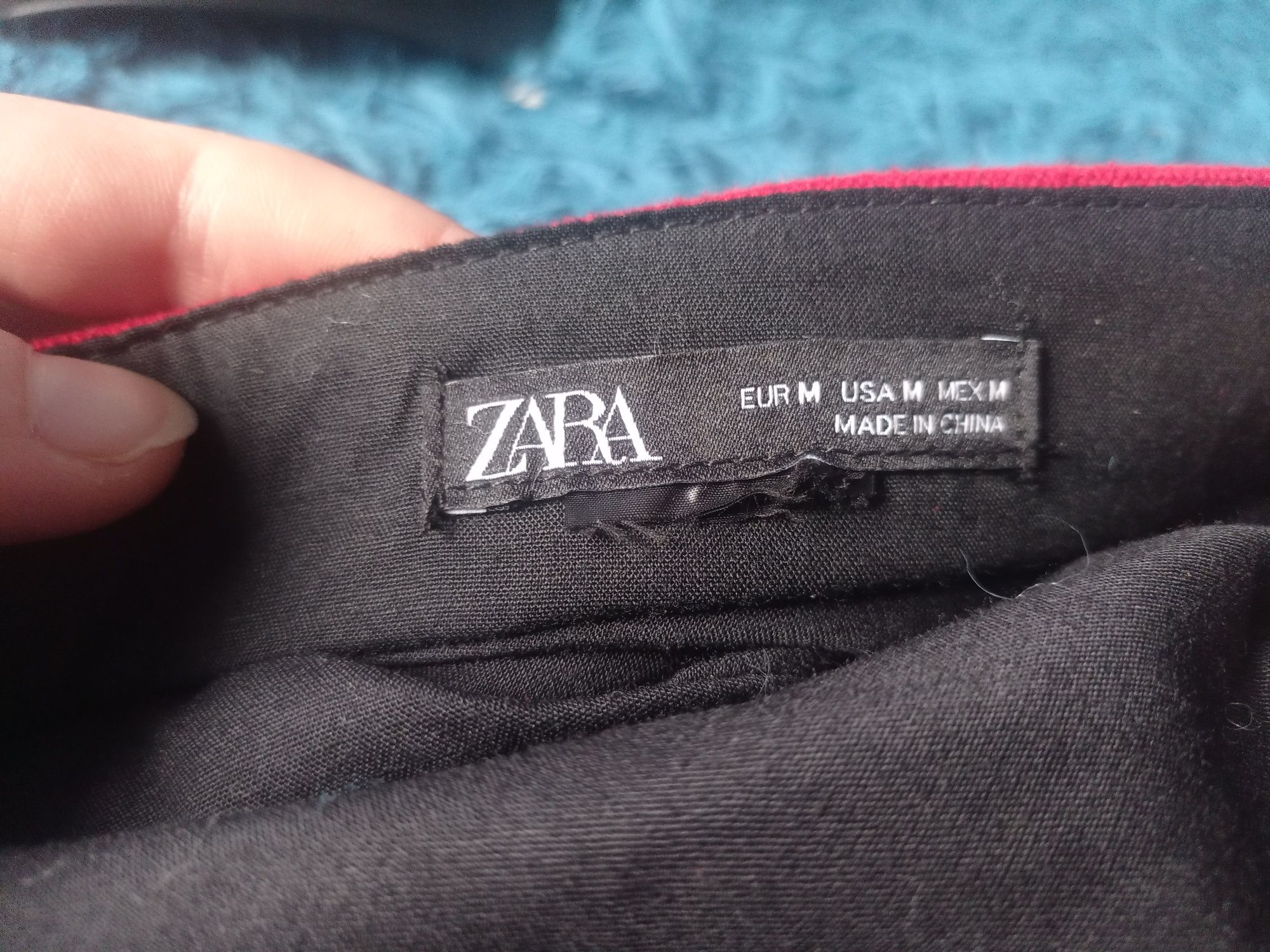 Стильные кепки Zara.