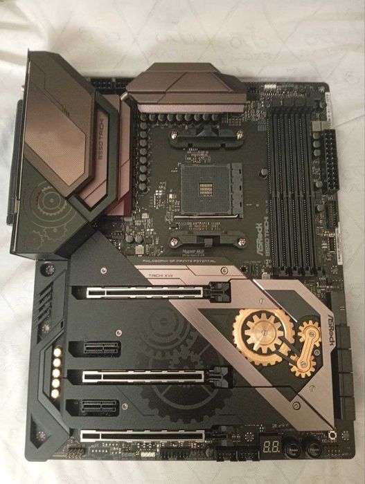 Материнская плата ASRock B550 Taichi (премиум сегмент)