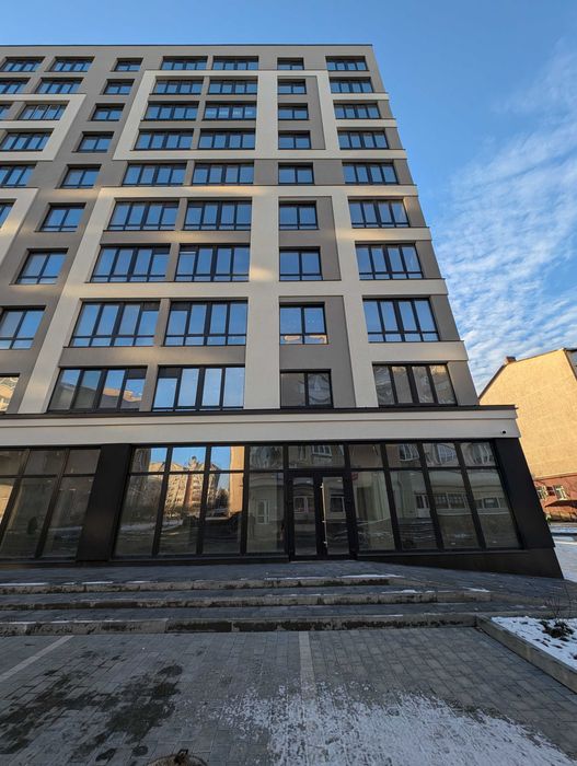 Комерція під бізнес у готовому будинку.