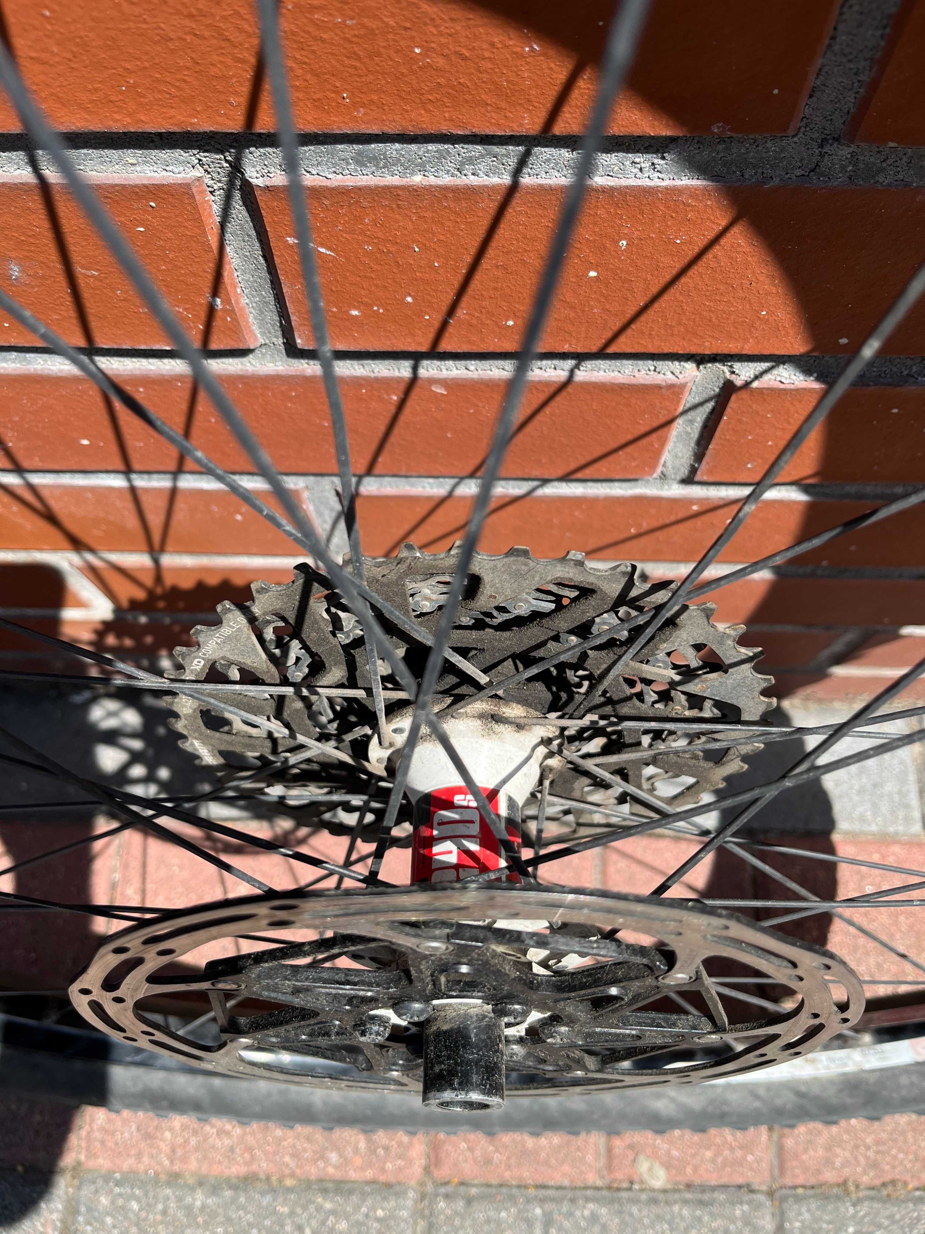 Koła na obręczach Stan's ZTR i piastach dt swiss 240 (dla lefty)