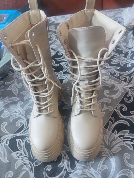 Botas novas nunca usadas