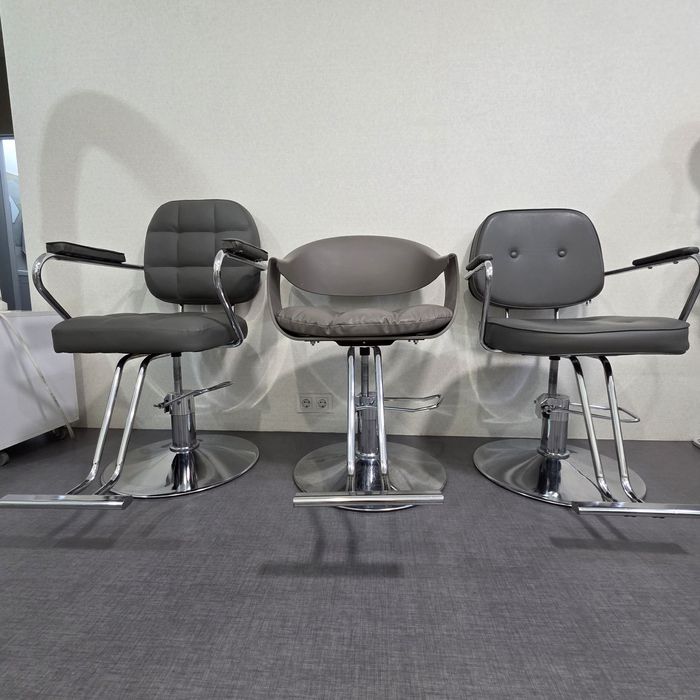 Парикмахерские кресла с подножной на гидравлике (поднимаются педалью)