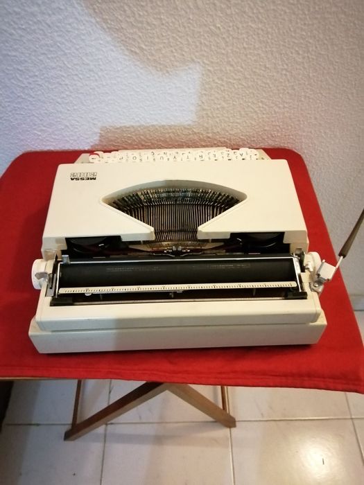 Màquina de escrever MESSA a funcionar