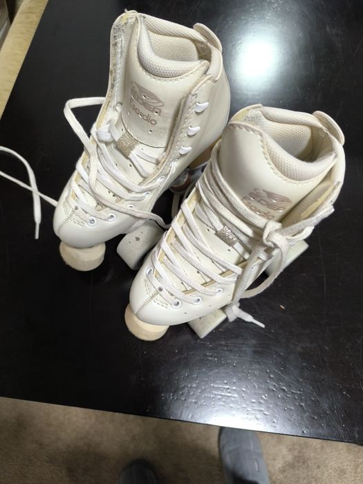 Patins praticamente novos