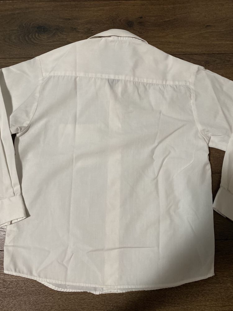Шикарная рубашка белого цвета для мальчика 6-8 лет