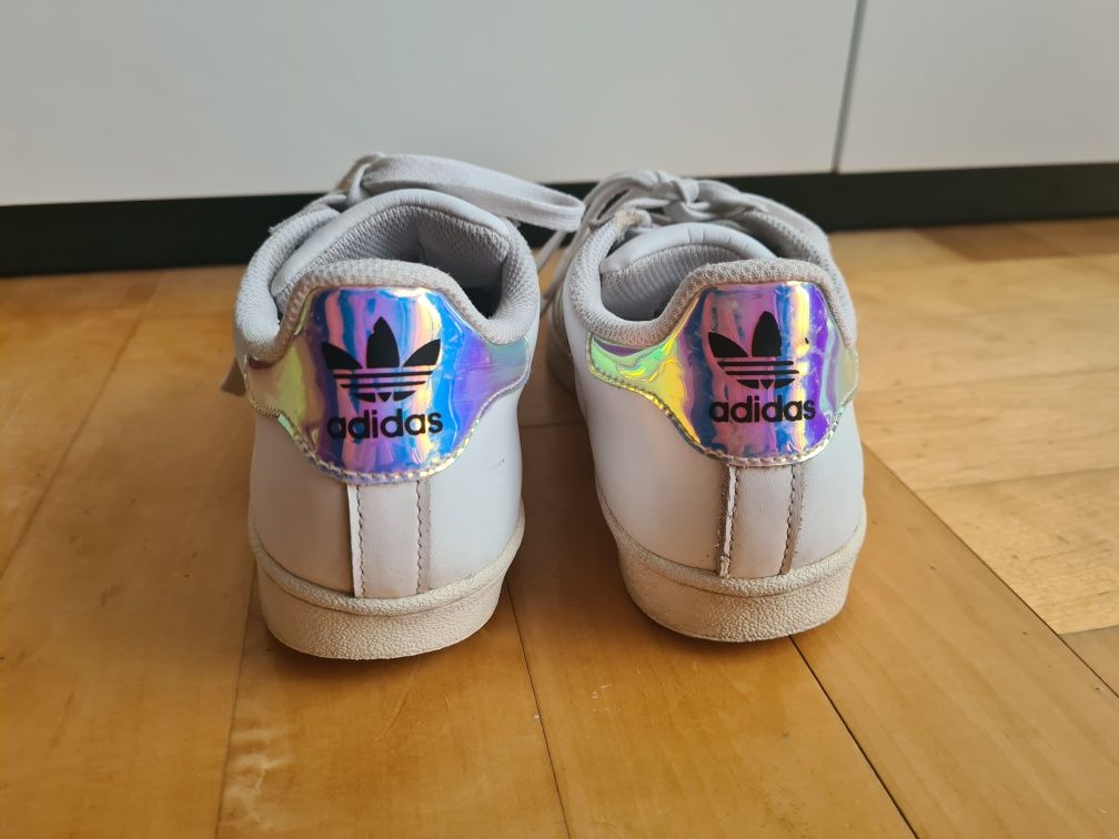 Buty damskie ADIDAS Superstar AQ6278 białe Hologram