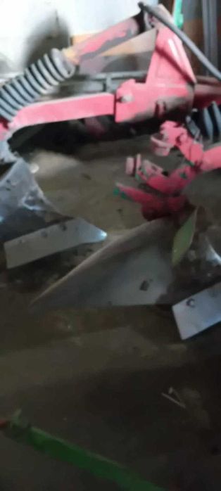 Pług zagonowy cztero skibowy